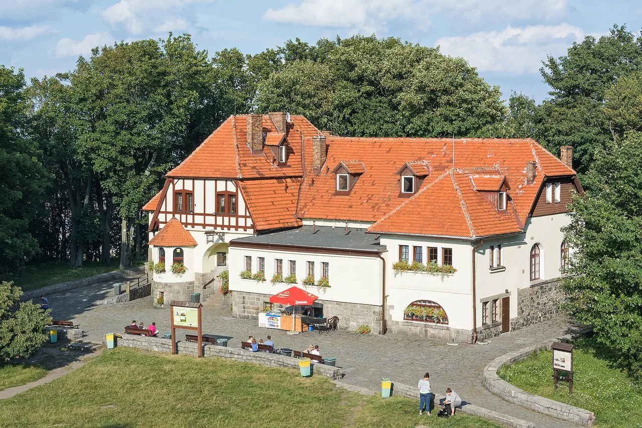 Dom Turysty PTTK na Ślęży
