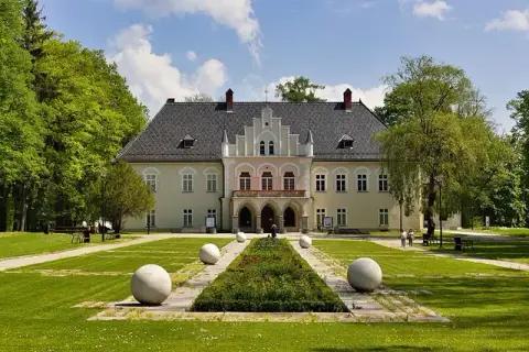 Dwór w Łodygowicach